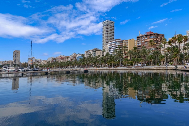 Alicante, puerto. Photo by Emilio Sanchez